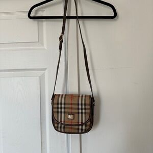 Vintage Burberry crossbody purse